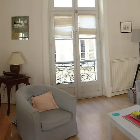 Appartement Très Lumineux, Au Coeur De La Vieille Ville, 86 M²