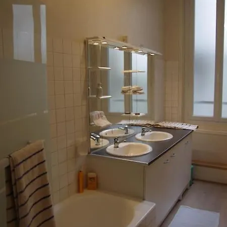 Appartement Très Lumineux, Au Coeur De La Vieille Ville, 86 M² *