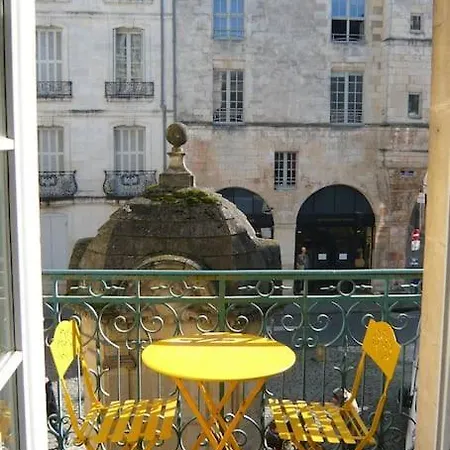 Apartmán Tres Lumineux, Au Coeur De La Vieille Ville, 86 M² *