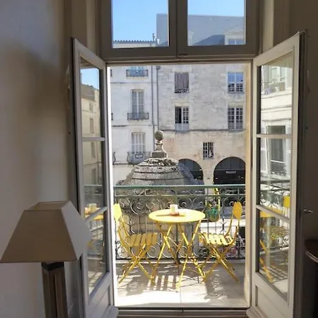 Tres Lumineux, Au Coeur De La Vieille Ville, 86 M² La Rochelle (Charente-Maritime)