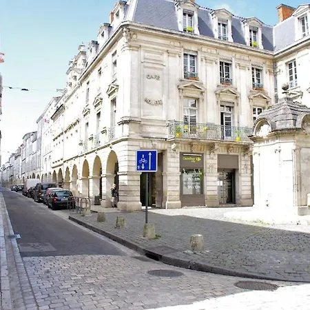 Tres Lumineux, Au Coeur De La Vieille Ville, 86 M² Apartman *