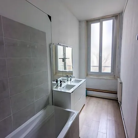 Appartement Très Lumineux, Au Coeur De La Vieille Ville, 86 M²